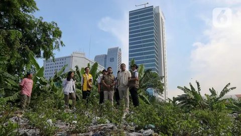 FOTO: Aksi Pendekatan Ridwan Kamil Menyambangi Warga Pancoran saat Blusukan di Hari Kedua Kampanye Pilkada Jakarta 2024