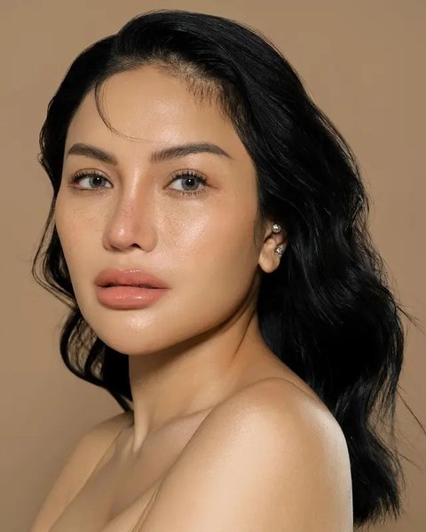 Pulang ke Indonesia, Lolly mengaku bisa setahun bertahan hidup tanpa bantuan ibu kandungnya, Nikita Mirzani. Kini ia siap berkarier di Tanah Air. (Foto: Dok. Instagram @lauradumpie)