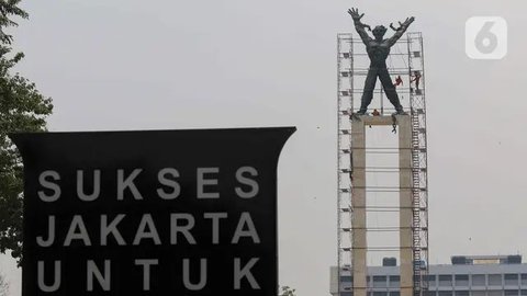 FOTO: Menengok Proses Konservasi Monumen Pembebasan Irian Barat