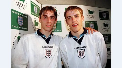Nama lain yang bisa dipertimbangkan adalah Phil Neville yang kini tengah menangani klub milik David Beckham yakni Inter Miami. di Liga Inggris, Neville juga pernah menjadi asisten pelatih Val