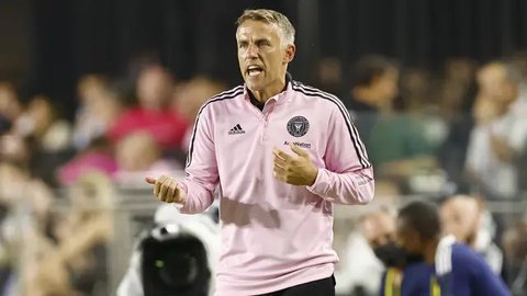 Nama lain yang bisa dipertimbangkan adalah Phil Neville yang kini tengah menangani klub milik David Beckham yakni Inter Miami. di Liga Inggris, Neville juga pernah menjadi asisten pelatih Val
