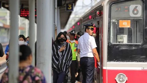 FOTO: Kelas Menengah Bakal Semakin Tertekan Jika Subsidi KRL Jabodetabek Berbasis NIK