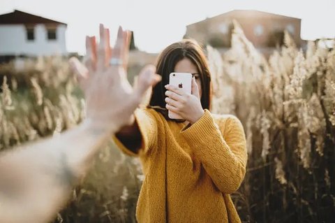 Manfaatkan kesempatan kedua dengan mantan gebetan agar berhasil sampai jadian. (Foto: unsplash,com)