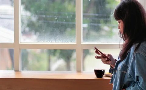 ilustrasi perempuan media sosial/Photo by cottonbro studio/Pexels