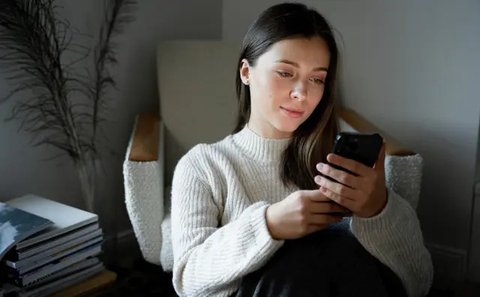 ilustrasi perempuan media sosial/Photo by cottonbro studio/Pexels