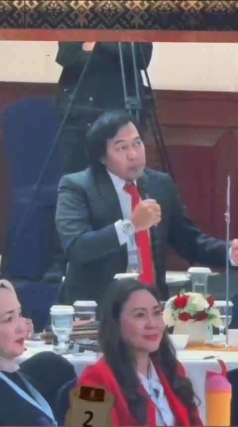 7 Potret Komeng yang Kini Jadi Anggota DPD, Mode Serius Saat Ikut Rapat