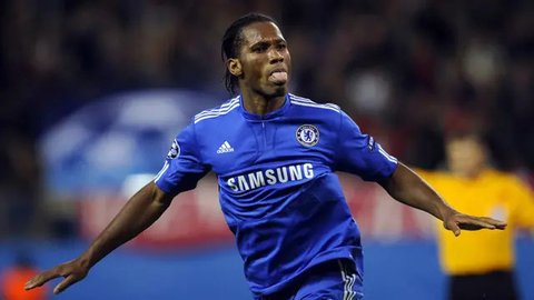 Striker Chelsea, Nicolas Jackson saat menghadapi Everton pada laga pekan ke-33 Premier League 2023/2024 di Stamford Bridge, London, Senin (15/4/2024). (AFP/Glyn Kirk)