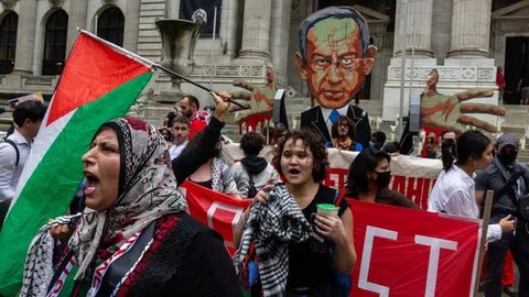 FOTO: Desak Benjamin Netanyahu Ditangkap, Massa Demonstran Geruduk Sidang Umum PBB di New York