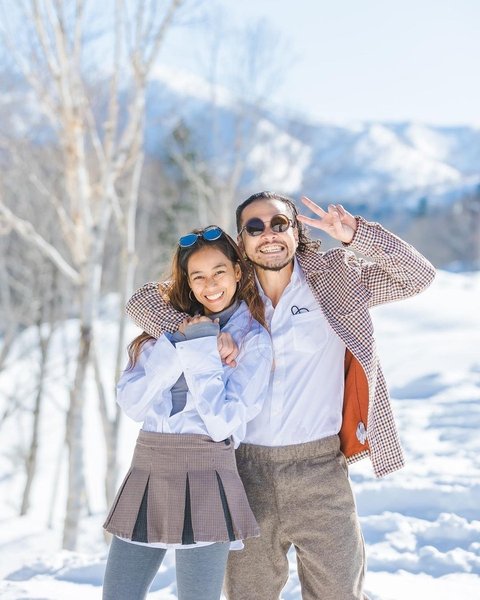 Beberapa bulan lalu, Raiden dan Masyitah menghabiskan liburan bersama di Jepang, dan keduanya mengunggah foto-foto mereka yang romantis di sana.<br>