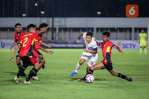 Timnas Indonesia U-20 meraih kemenangan 3-1 atas Timor Leste pada laga kedua Grup F kualifikasi Piala Asia U-20 2025 di Stadion Madya, Jakarta, Jumat (27/9/2024) malam WIB. Satu dari dua g