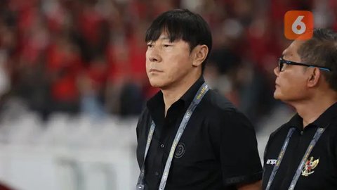 Pelatih kepala Timnas Indonesia, Shin Tae-yong saat memimpin sesi latihan skuad Timnas Indonesia di Stadion Madya, Senayan, Jakarta, Minggu (8/9/2024) sore jelang menghadapi Australia pada