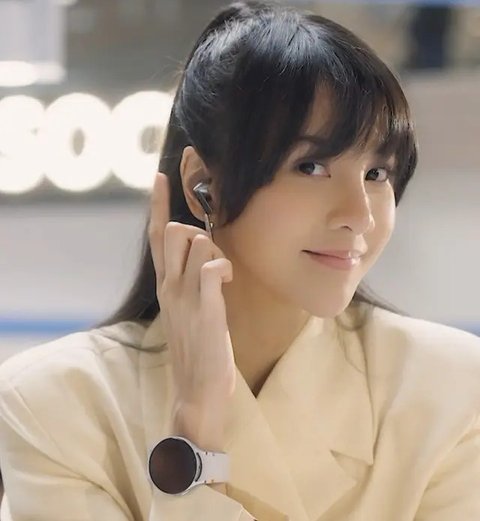 Terlihat ia semakin fresh dengan aya rambut berponi-nya.  [Foto: Instagram/ Anya Geraldine]