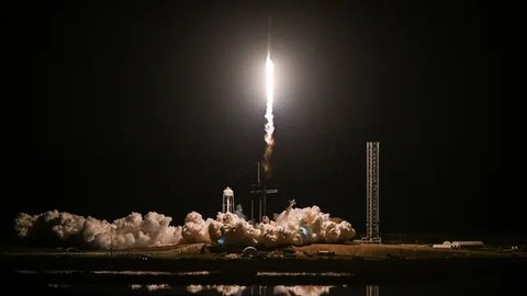 Roket Falcon 9 lepas landas dari Space Launch Complex 40 di Florida's Cape Canaveral Air Force Station, Amerika Serikat, Kamis (23/5/2019). Perusahaan penerbangan luar angkasa SpaceX meluncur