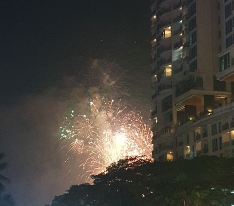 Pesta Kembang Api Ramaikan Suasana Tahun Baru di Ancol