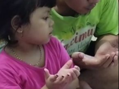 Sang Ayah Ulang Tahun, Aksi Anak Berdoa karena Tak Bisa Beli Kado Ini Curi Perhatian