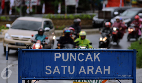 Selain itu, untuk mengurai lalu lintas kendaraan, pihak Jasa Marga juga menerapkan sistem satu arah di Jagorawi dari Puncak arah Jakarta.<br>