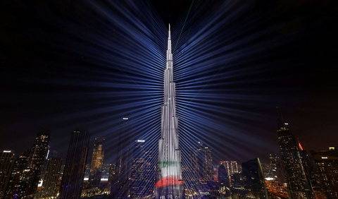 Negara-negara di seluruh dunia telah merayakan malam pergantian tahun 2023 menuju 2024 dengan penuh semarak dan kegembiraan. Dari pesta kembang api yang spektakuler hingga perayaan budaya yang unik ini telah menawarkan pengalaman tak terlupakan bagi semua orang yang menyaksikan. Berikut adalah beberapa negara dengan perayaan pesta malam Tahun Baru 2024 yang menarik perhatian: