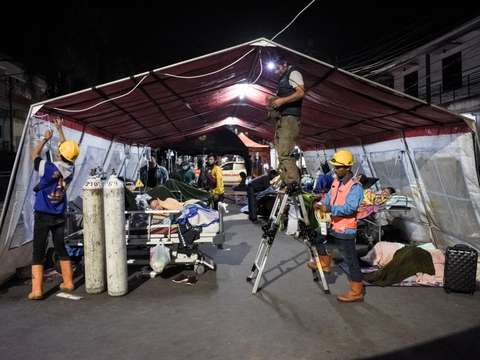 Gempa yang terjadi di Kabupaten Sumedang pada tanggal 31 Desember 2023 telah menyebabkan kerusakan pada puluhan rumah warga. Selain itu, sebanyak 331 pasien dari RSUD Sumedang, terdiri dari 248 pasien rawat inap dan 83 pasien IGD, dievakuasi ke halaman gedung dan lima tenda yang didirikan di jalan raya.