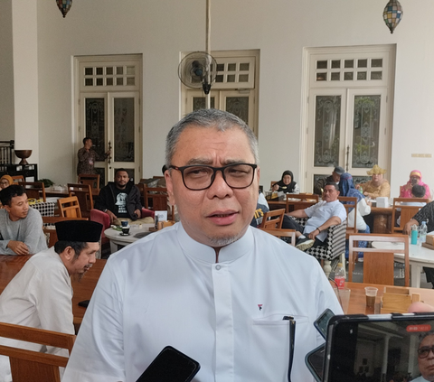 Wakil Ketua Umum (Waketum) Partai NasDem Ahmad Ali merespons soal Wali Kota Solo Gibran Rakabuming Raka yang menyebut menunggu pinangan bakal capres Anies Baswedan sebagai cawapres di Pilpres 2024.