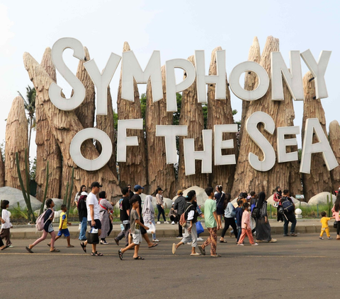 FOTO:  Pengunjung Taman Impian Jaya Ancol Membludak hingga 118.000 Wisatawan saat Libur Tahun Baru 2024