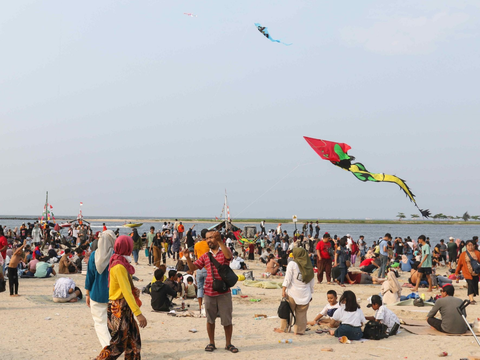 FOTO:  Pengunjung Taman Impian Jaya Ancol Membludak hingga 118.000 Wisatawan saat Libur Tahun Baru 2024