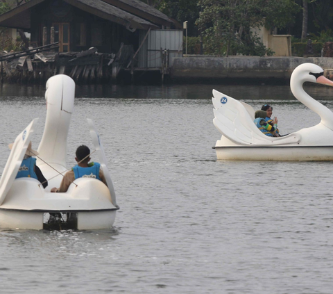 FOTO:  Pengunjung Taman Impian Jaya Ancol Membludak hingga 118.000 Wisatawan saat Libur Tahun Baru 2024