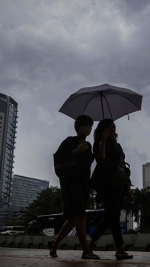 Waspada, Hujan Disertai Kilat dan Angin Kencang Diprediksi Landa Wilayah Jaksel dan Jaktim Hari Ini
