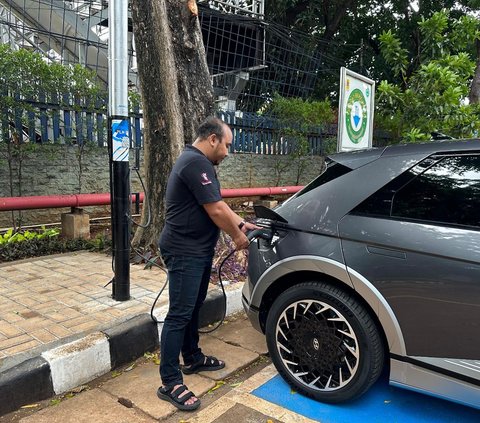Tiang Listrik PLN Kini Bisa Jadi Tempat Charger Mobil Listrik, Begini Penampakannya