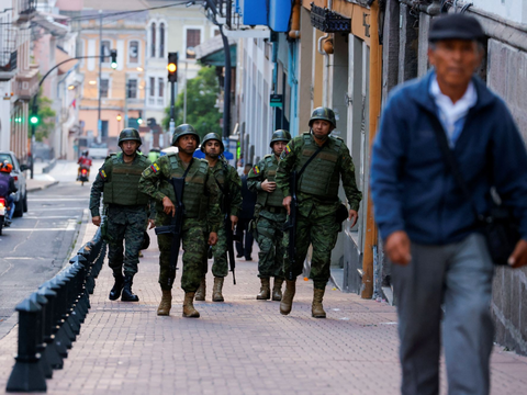 FOTO: Keadaan Menggentingkan Ekuador Saat Gembong Narkoba Paling Bahaya di Dunia Kabur dari Penjara: Ribuan Tentara dan Tank Turun ke Jalan