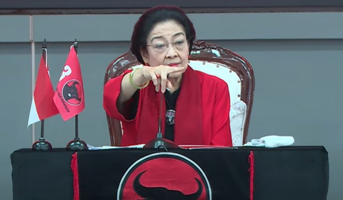 Kemudian, Megawati menyebut saat ini jika berbicara harus sebanyak tiga kali. <br>