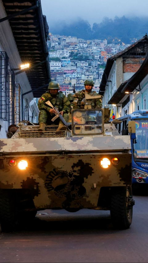 Geng Bersenjata di Ekuador Serbu Stasiun TV Saat Siaran Langsung, Karyawan Diborgol dan Ditodong Pistol