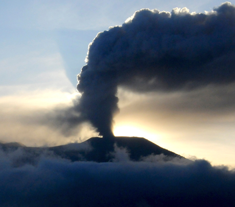 Gunung Marapi Meletus 113 Kali sejak Awal Desember 2023