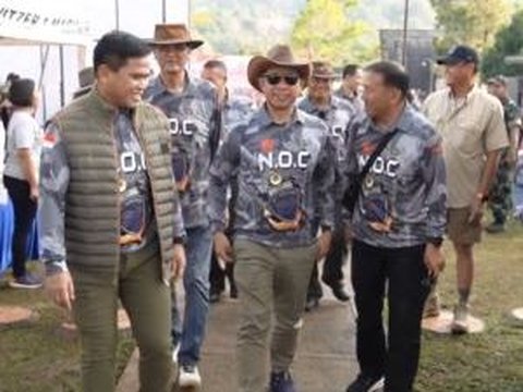 Gaya 'Koboi' Panglima TNI Agus Subiyanto Masuk Hutan, Tunjukkan Skill Offroad yang Keren