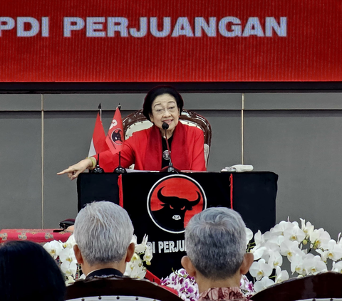 Momen Wapres Ma'ruf Amin Pose 3 Jari Bareng Megawati dan Ganjar di HUT ke-51 PDIP