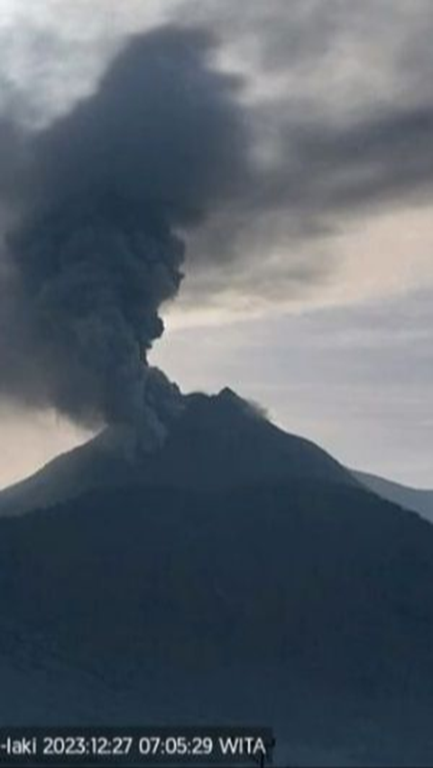 Penampakan Gunung Lewotobi Kini, Muncul 4 Lubang Baru Semburkan Abu Vulkanik