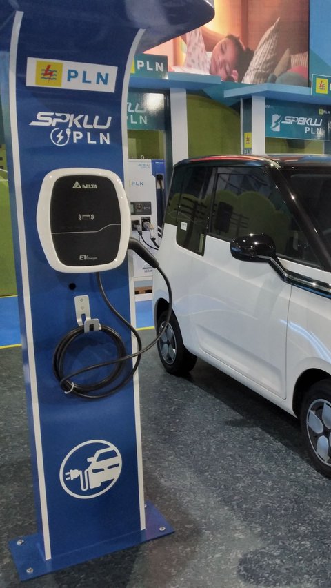 PLN Jadikan Tiang Listrik Sebagai Tempat Charger Kendaraan Elektrik ...