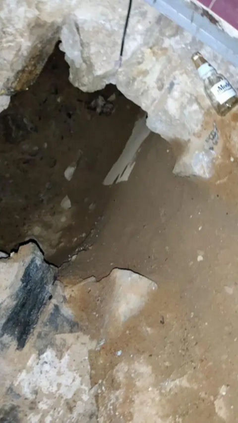 Dari rekaman video yang beredar, terungkap ada satu kaleng bir di dalam terowongan tersebut bersama dengan kabel listrik yang menggantung. <br>
