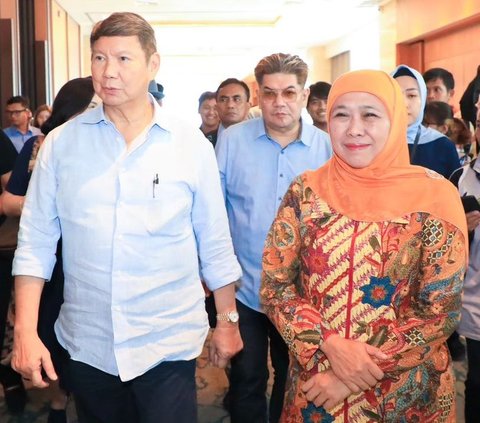 Khofifah Officially Logs into Prabowo-Gibran TKN