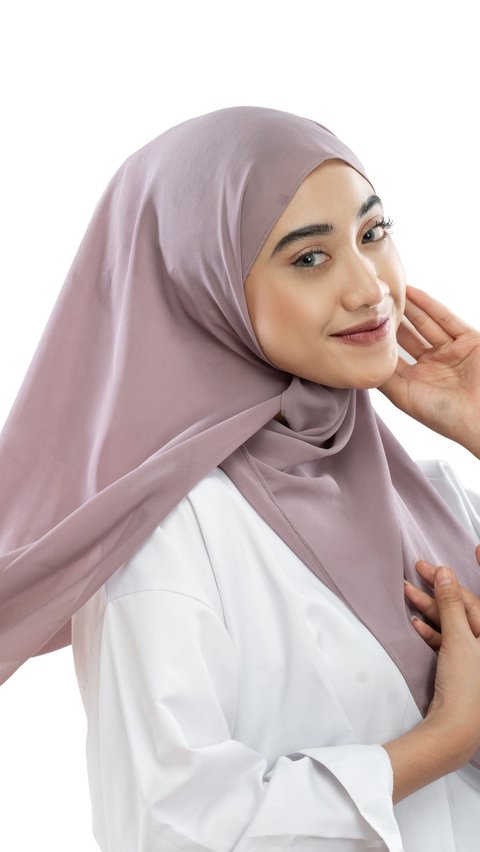 Rawat Hijab dengan Cara yang Tepat Agar Bisa Dipakai Lebih Lama