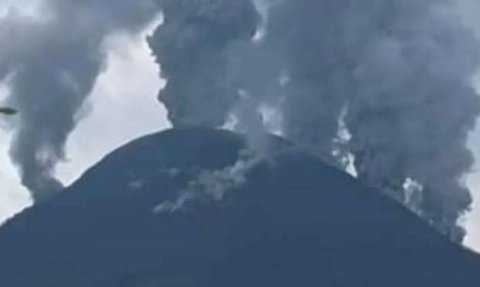 FOTO: Penampakan Erupsi Gunung Lewotobi, Abu Vulkanik Menyembur dari 5 Lubang