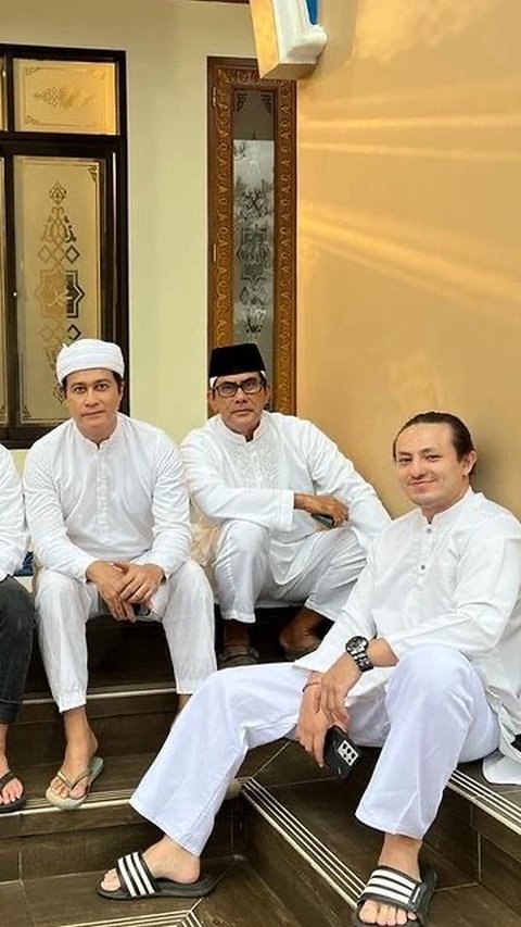 Rico juga pernah mencoba peruntungan di dunia politik. Laki-laki berkacamata yang kini berusia 59 tahun ini pernah mencalonkan diri di pemilihan legislatif melalui Partai Patriot untuk dapil DKI III.