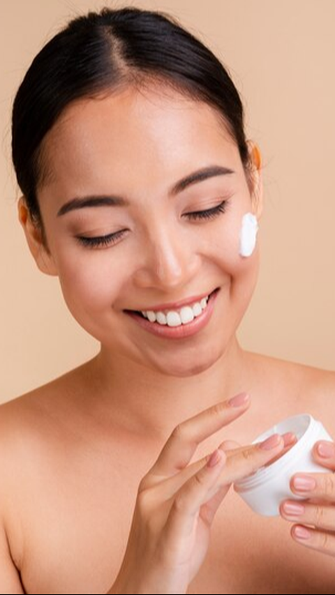 5. Sunscreen:<br>Selalu gunakan tabir surya dengan kandungan yang sesuai untuk melindungi kulit dari sinar matahari.