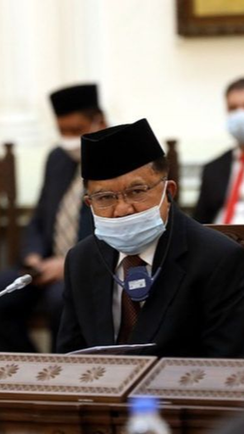 Wapres Pose Tiga Jari Saat Ultah PDIP, JK: Mau 1, 2, 3 Terserah Pak Ma'ruf lah