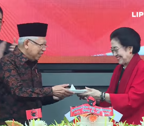 Wapres Pose 3 Jari Bareng Megawati di HUT PDIP, Jubir: Murni Salam Keakraban, Ma'ruf Amin Netral