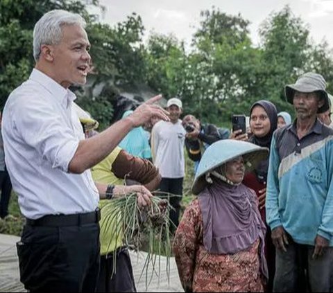 FOTO: Momen Ganjar Dengar Curhatan Petani Bawang Merah di Brebes