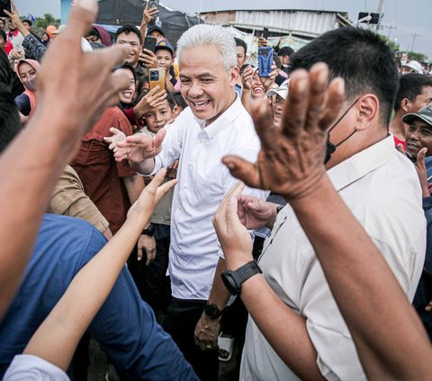 FOTO: Temui Nelayan di Brebes, Ganjar Serap Keluhan Terkait Kepastian Harga Solar