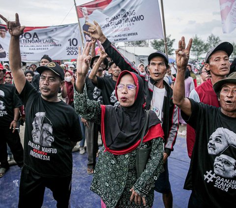 FOTO: Temui Nelayan di Brebes, Ganjar Serap Keluhan Terkait Kepastian Harga Solar