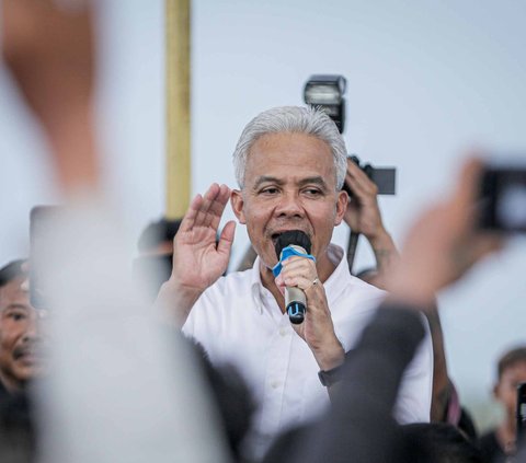 FOTO: Temui Nelayan di Brebes, Ganjar Serap Keluhan Terkait Kepastian Harga Solar