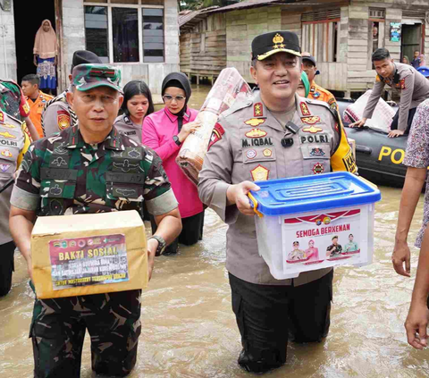 Dua Jenderal Pelipur Lara Korban Banjir Rokan Hulu