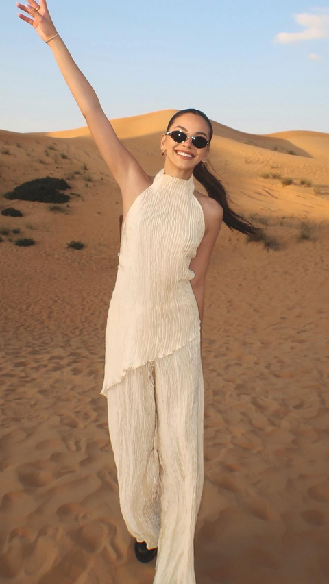 Potret Alyssa Daguise Mantan Pacar Al Ghazali Pose di Gurun Pasir Dubai, Netizen 'Cantiknya Mahal Bikin Insecure'